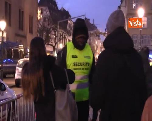 Borse e zaini perquisiti dalla Polizia all’entrata del centro di Strasburgo