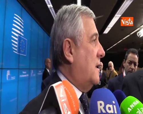 Manovra, Tajani: “Manderò a Salvini e Di Maio foto di Renzi, consensi si perdono molto facilmente”