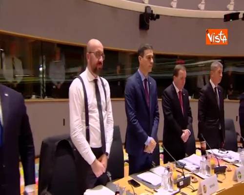 Conte in ritardo a Consiglio Ue, sedia vuota a minuto di silenzio per le vittime di Strasburgo