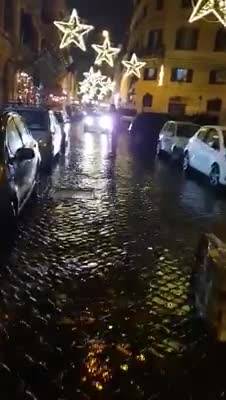 Roma, l'aggressione al carabiniere: il video choc con la pistola