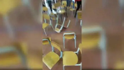 Rissa tra mamme per il filmino: la recita a scuola finisce male