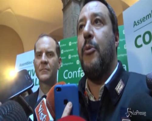 Salvini su ultrà Milan: "Pentito delle foto con lui? Mio compito anche incontrare i tifosi"