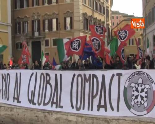 Global compact, la protesta di Casapound a Montecitorio