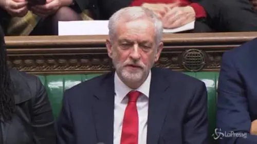 "Stupid woman" a Theresa May, il labiale che inchioda Corbyn