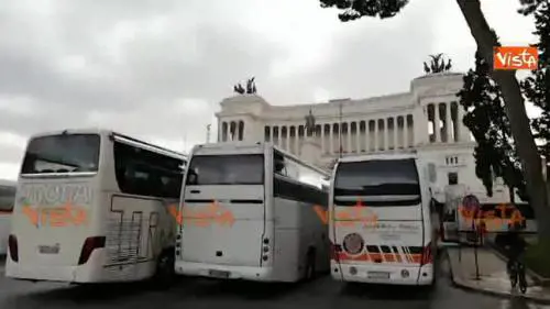 Protesta autobus turistici a Roma, bloccato il centro città