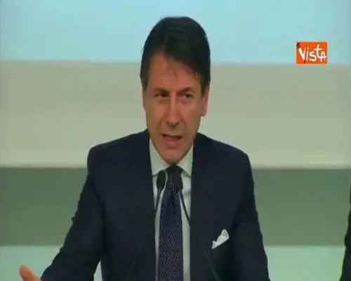 Manovra, Conte: “Nessun imbarazzo per tempi trattative, ritardo non dipeso solo da noi”