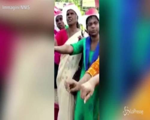 India, muro umano delle donne contro la discriminazione di genere