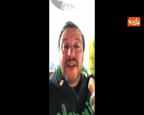 Salvini: ''Navi ong cercano porto? È finita la pacchia''