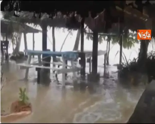 La tempesta Pabuk in Thailandia blocca centinaia di turisti sulle isole