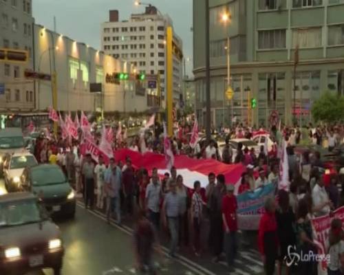 Perù, in centinaia alla manifetsazione anti-corruzione di Lima