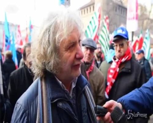 Torino, protesta dei pensionati davanti alla Prefettura