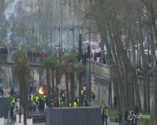 Gilet gialli a Parigi: turisti bloccati al Musée d'Orsay