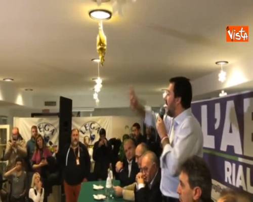 Migranti, Salvini: ''De Magistris? Doveva fare il velista non il sindaco''
