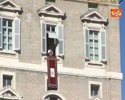 Migranti, l'appello del Papa per i 49 su Sea Watch e Sea Eye: ''Leader Ue mostrino solidarietà''