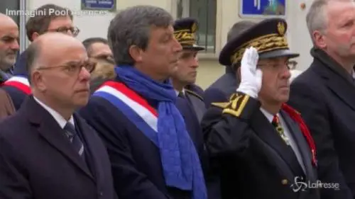 Sindaca di Parigi e ministro dell'Interno alla cerimonia per le vittime di Charlie Hebdo