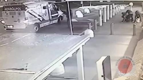 Cologno Monzese, il video dell'assalto al furgone portavalori