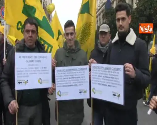 Manovra, la protesta di Coldiretti davanti al ministero dell'Agricoltura
