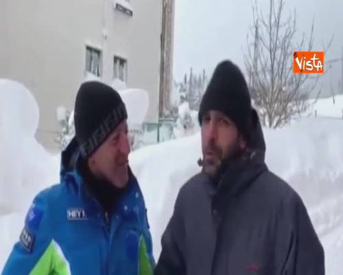 Checco Zalone bloccato per la neve a Roccaraso, il siparietto con il sindaco