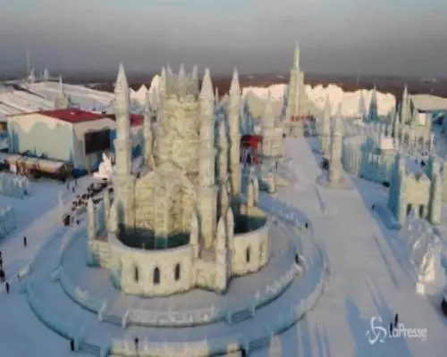 Le spettacolari sculture di neve e ghiaccio al Festival Cinese