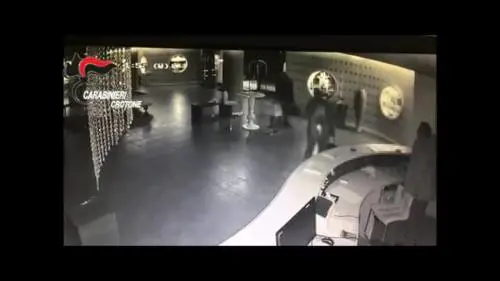 Scafisti in hotel dopo lo sbarco dei migranti nel Crotonese
