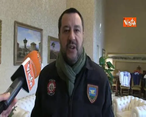 Migranti in Calabria, Salvini: ”Soccorrere naufragi è dovere, ma no a ricatti ong e scafisti”