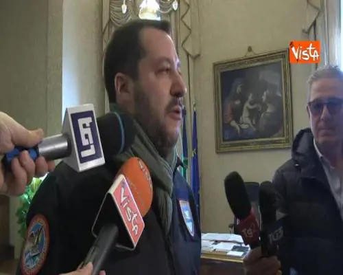 Immigrazione, Salvini: ”Lunedì a Commissario Ue lista migranti da portar via dall’Italia”