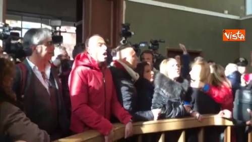 Strage viadotto, assolto Castellucci, scoppia la protesta dei familiari delle vittime in tribunale