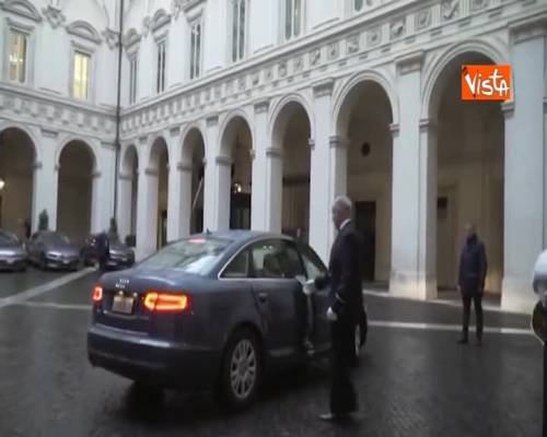 Conte riceve a Palazzo Chigi il commissario Ue per le migrazioni