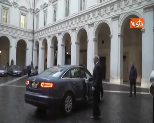 Conte riceve a Palazzo Chigi il commissario Ue per le migrazioni