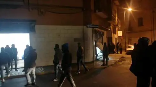 Racket, ad Afragola la camorra sfida lo Stato, esplosa un’altra bomba