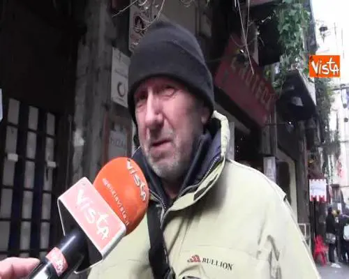 Bomba pizzeria Sorbillo, i napoletani: ”E’ il male oscuro della città, se Stato volesse risolverebbe”