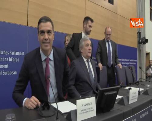 La conferenza congiunta di Pedro Sanchez e Antonio Tajani, le immagini