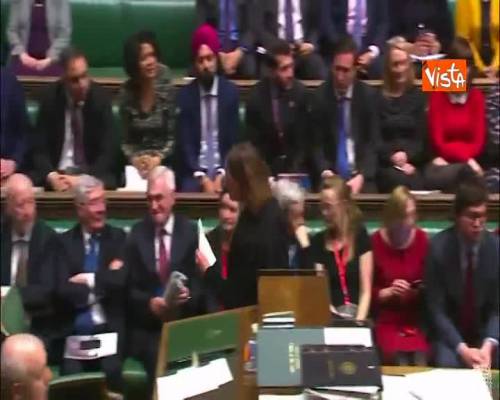 Brexit, May ottiene fiducia Parlamento