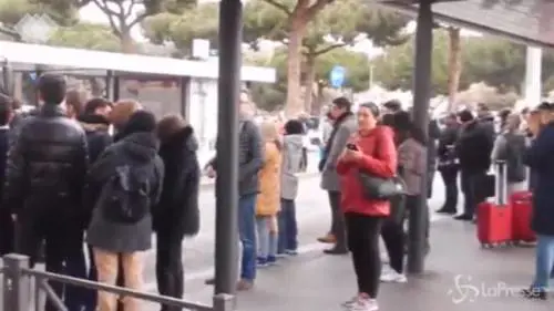 A Roma Atac in sciopero: metropolitane chiuse, lunghe code per i taxi