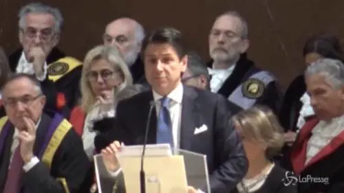 Conte: "Fare di tutto per tenere i giovani in Italia, troppi vanno all'estero"