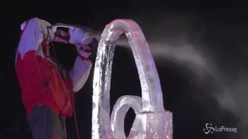 Francia, la gara di sculture di ghiaccio nella Savoia