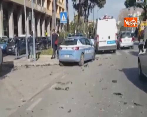 Il terribile scontro fra 3 auto e una volante della polizia a Palermo vicino al porto