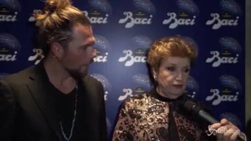 Mara Maionchi autrice per i Baci Perugina: "L'amore a volte è una sorpresa, spesso un pacco"