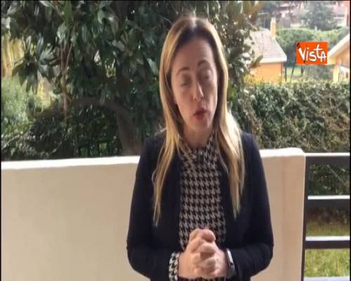 Reddito di cittadinanza, Meloni: “Aziende non chiuderanno per dare la paghetta ai nomadi”
