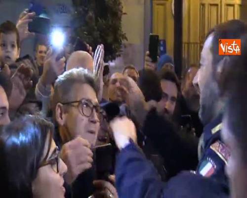 Salvini ad Afragola, un supporter grida:”Elimina Saviano”, lui risponde:”Lunga vita a Saviano”