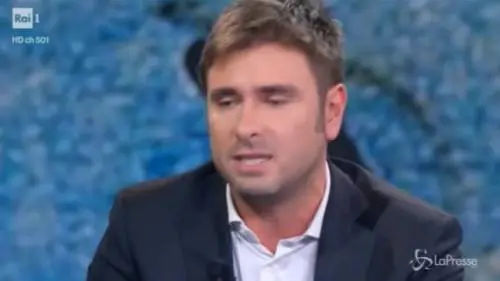 Migranti, Di Battista: "Li salverei e li porterei a Marsiglia, serve incidente diplomatico con la Francia"