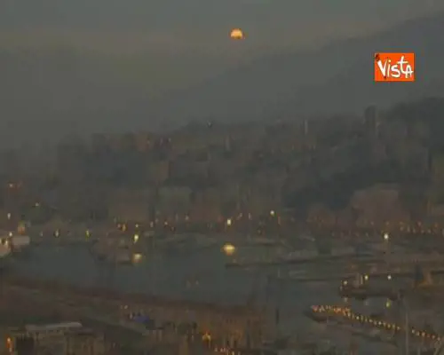 Eclissi di luna nel cielo di Genova, ecco le spettacolari immagini 