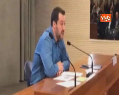 Migranti, Salvini: “Ci sono evidenze di contatti tra Ong e trafficanti”
