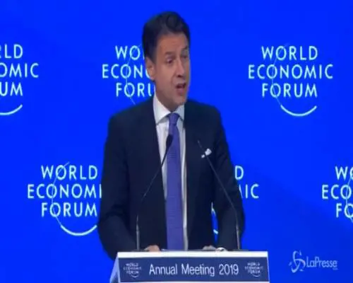 Conte a Davos elogia il populismo