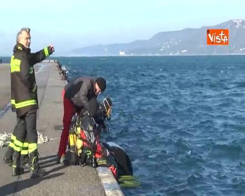 Furgone parcheggiato spinto in mare dalla Bora, intervengono sommozzatori specializzati da Venezia