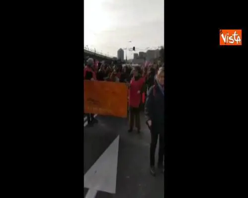 Il corteo contro il dl sicurezza ''Genova accogliente e solidale''