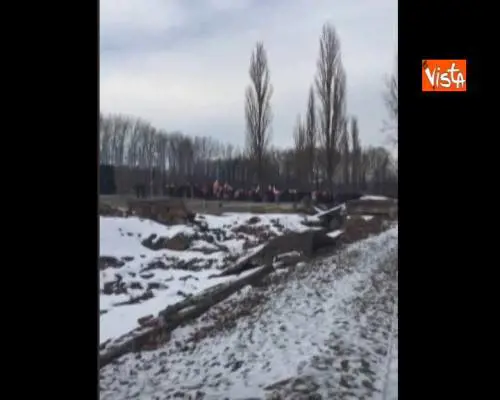 Giornata della Memoria, un gruppo di nazionalisti polacchi prova ad entrare ad Auschwitz