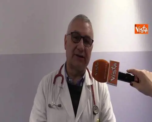 Cardito, i medici: "La bimba sotto choc e col volto tumefatto"