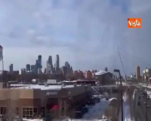 Ondata di gelo da record negli USA, temperature polari nel midwest, le immagini di Minneapolis