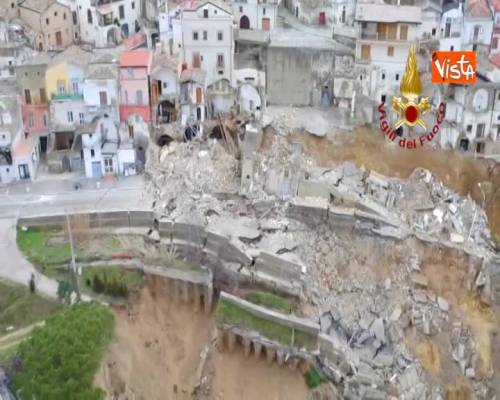Frana in Basilicata, le immagini col drone degli edifici crollati a Pomarico
